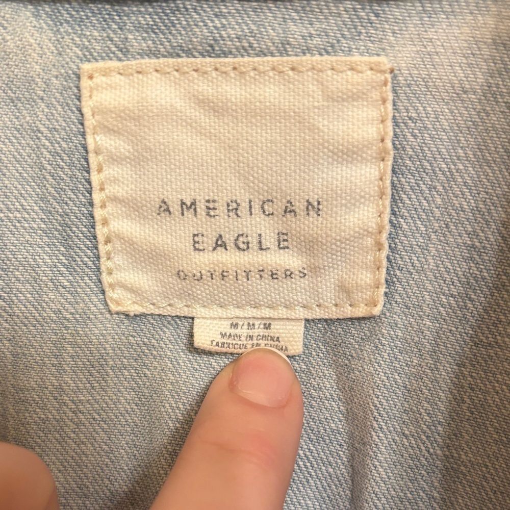 NWOT American Eagle Classic Denim Jacket Women's Size M Light Wash - Picture 3 of 4
